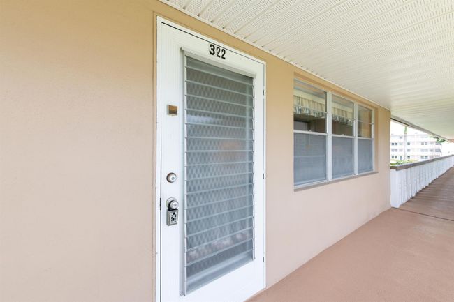 322 - 322 Windsor N, Condo with 1 bedrooms, 2 bathrooms and null parking in West Palm Beach FL | Image 18