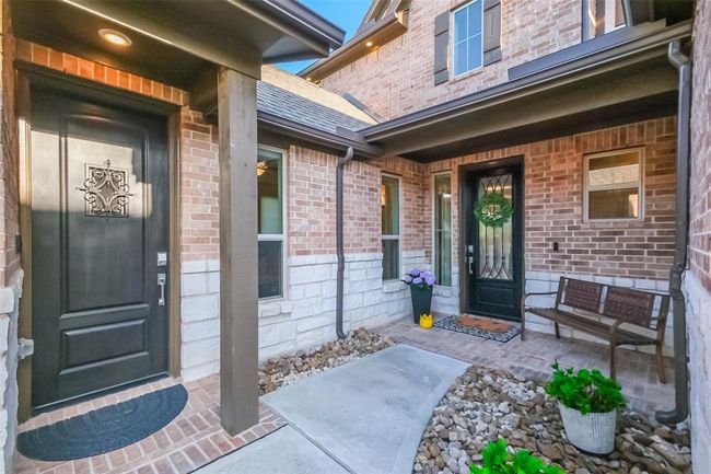 This home features a PRIVATE GUEST SUITE with separate entrance, separate garage and 1st floor bedroom with ensuite bathroom. | Image 4
