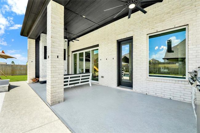 Additional passenger door for back patio access | Image 11