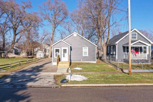 1349 James St, Burton, MI, 48529-1215 | Card Image