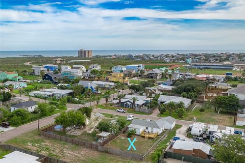 321 E Oaks Ave, Port Aransas, TX, 78373-5149 | Card Image