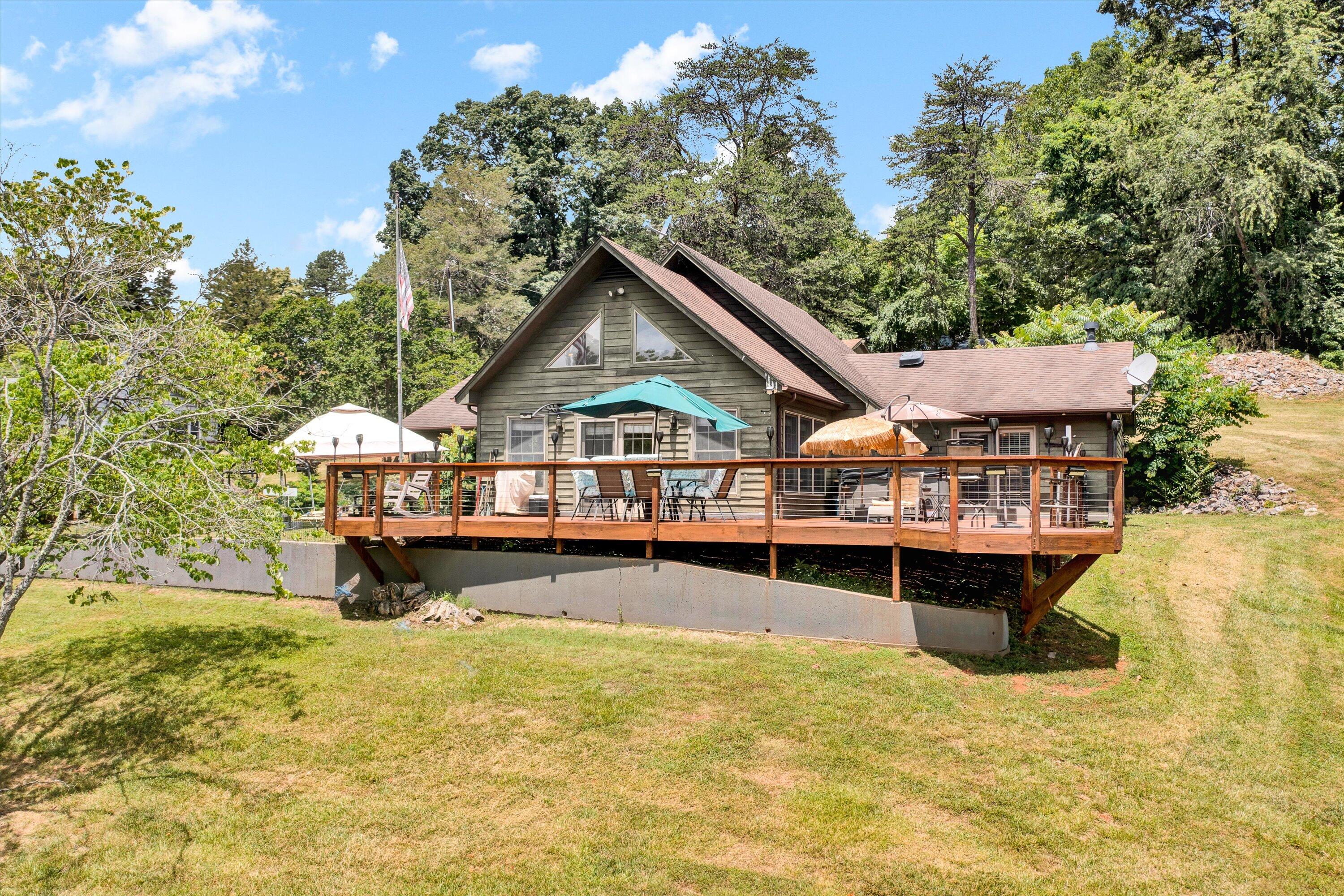 Brookwood Rd, Wirtz, VA 24184
