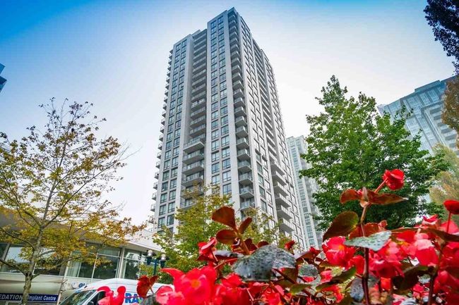 1006 - 2979 Glen Drive, Condo with 1 bedrooms, 1 bathrooms and 1 parking in Coquitlam BC | Image 1
