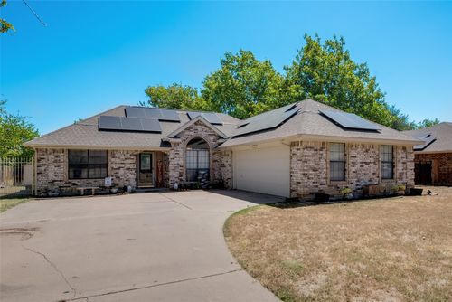 404 Honeysuckle Dr, Cleburne, TX, 76033-4004 | Card Image