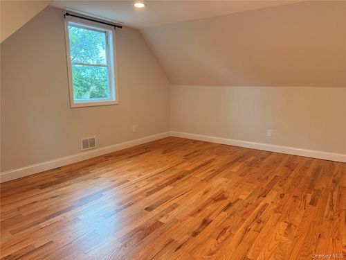 43 Lakewood Ave, Lake Ronkonkoma, NY, 11779-5618 | Card Image