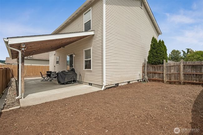 Large covered patio. | Image 22