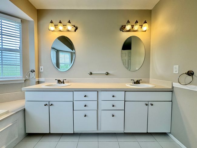 4399 Hunters Cir E, Condo with 2 bedrooms, 2 bathrooms and null parking in Canton MI | Image 14