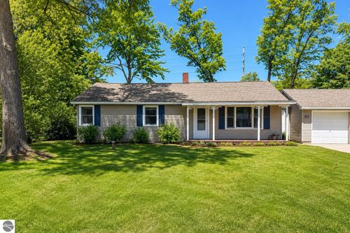 1865 Maple Dr, Traverse City, MI, 49686-9148 | Card Image
