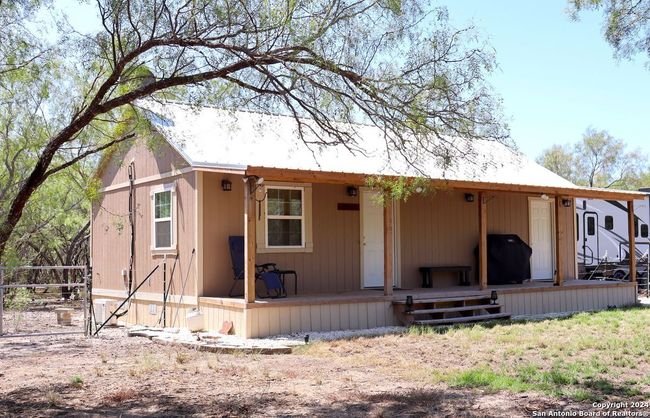 11943 Fm 472, Home with 1 bedrooms, 1 bathrooms and null parking in Bigfoot TX | Image 15