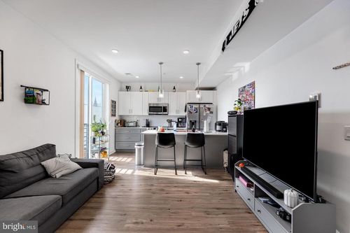 8-304 W Master Street, PHILADELPHIA, PA, 19122 | Card Image