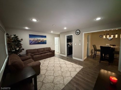 28-28 Lincoln Gdns, Lake Hiawatha, NJ, 07034-2406 | Card Image