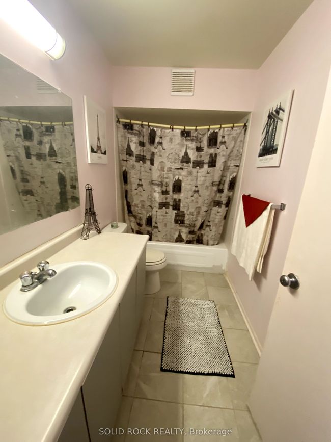 403 - 250 Brittany Dr, Condo with 3 bedrooms, 1 bathrooms and null parking in Ottawa ON | Image 9