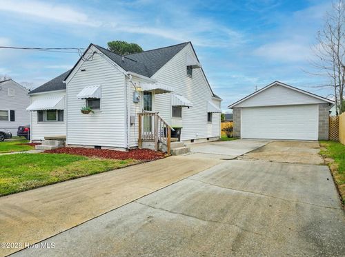 104 Chadburn Ave, Elizabeth City, NC, 27909-3732 | Card Image