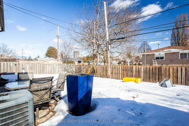 855 Miriam Rd, House other with 5 bedrooms, 2 bathrooms and 4 parking in Pickering ON | Image 32