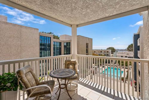 unit-d3-4016 Gresham St, San Diego, CA, 92109-5811 | Card Image