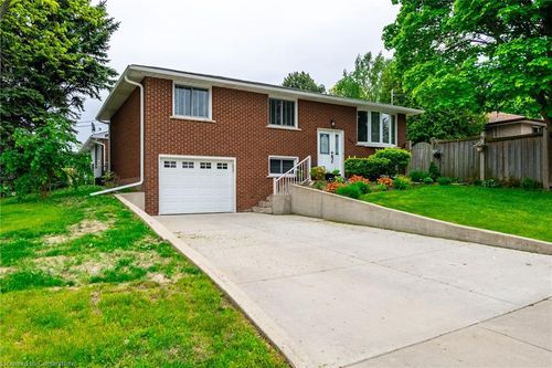 389 Hawkridge Ave, Hamilton, ON, L9C5Z6 | Card Image
