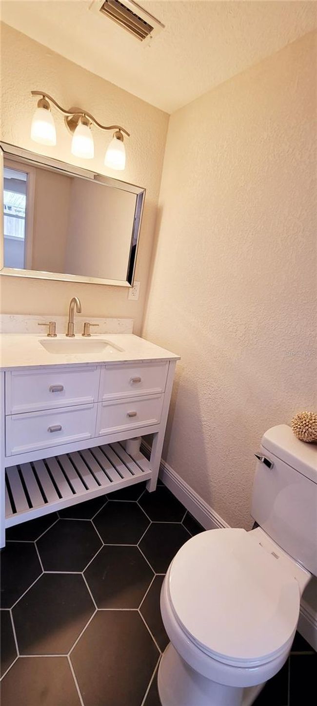 master bathroom | Image 11