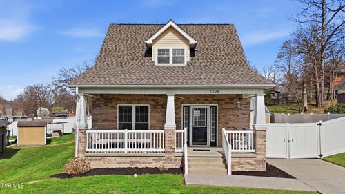 2208 Hiwassee Dr, Kingsport, TN, 37664-3650 | Card Image