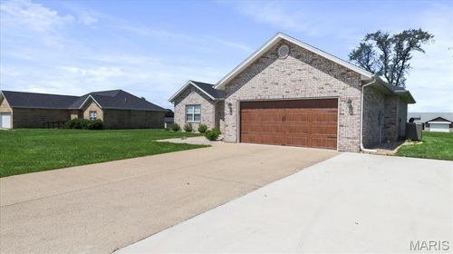 2607 Mayfield Dr, Mountain Grove, MO, 65711-8405 | Card Image