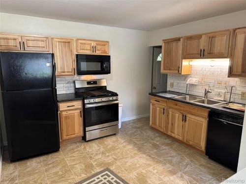 677 Amy Ave, Traverse City, MI, 49686-4806 | Card Image