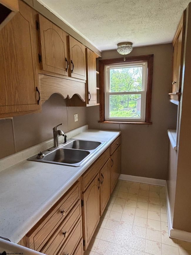 112 Center St, House other with 3 bedrooms, 1 bathrooms and 3 parking in Kingwood WV | Image 7