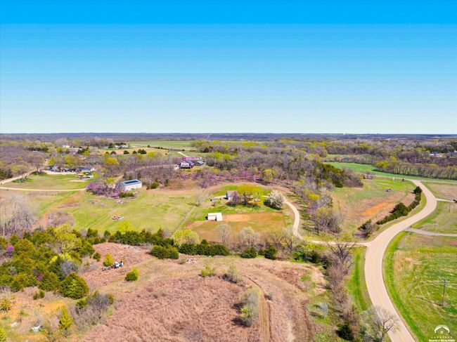 11096 43 Rd St, Home with 3 bedrooms, 3 bathrooms and null parking in Perry KS | Image 39
