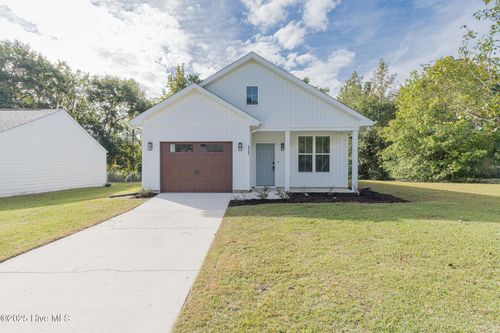 111 Hampton Ct, Jacksonville, NC, 28546-8651 | Card Image
