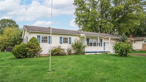 1735 Holly Dr, Zanesville, OH, 43701-9407 | Card Image