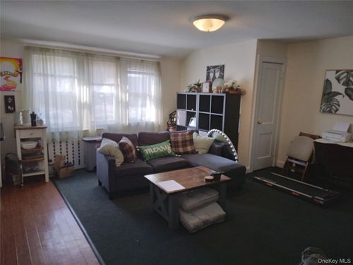 666 Willis Ave, Williston Park, NY, 11596-1167 | Card Image