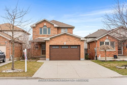 34 Shadyglen Dr, Stoney Creek, ON, L8J3W7 | Card Image