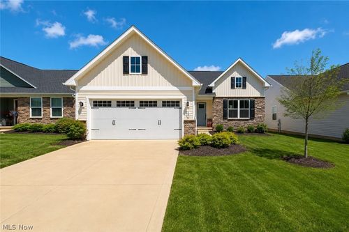 129 Eagle Cir, Amherst, OH, 44001-3807 | Card Image