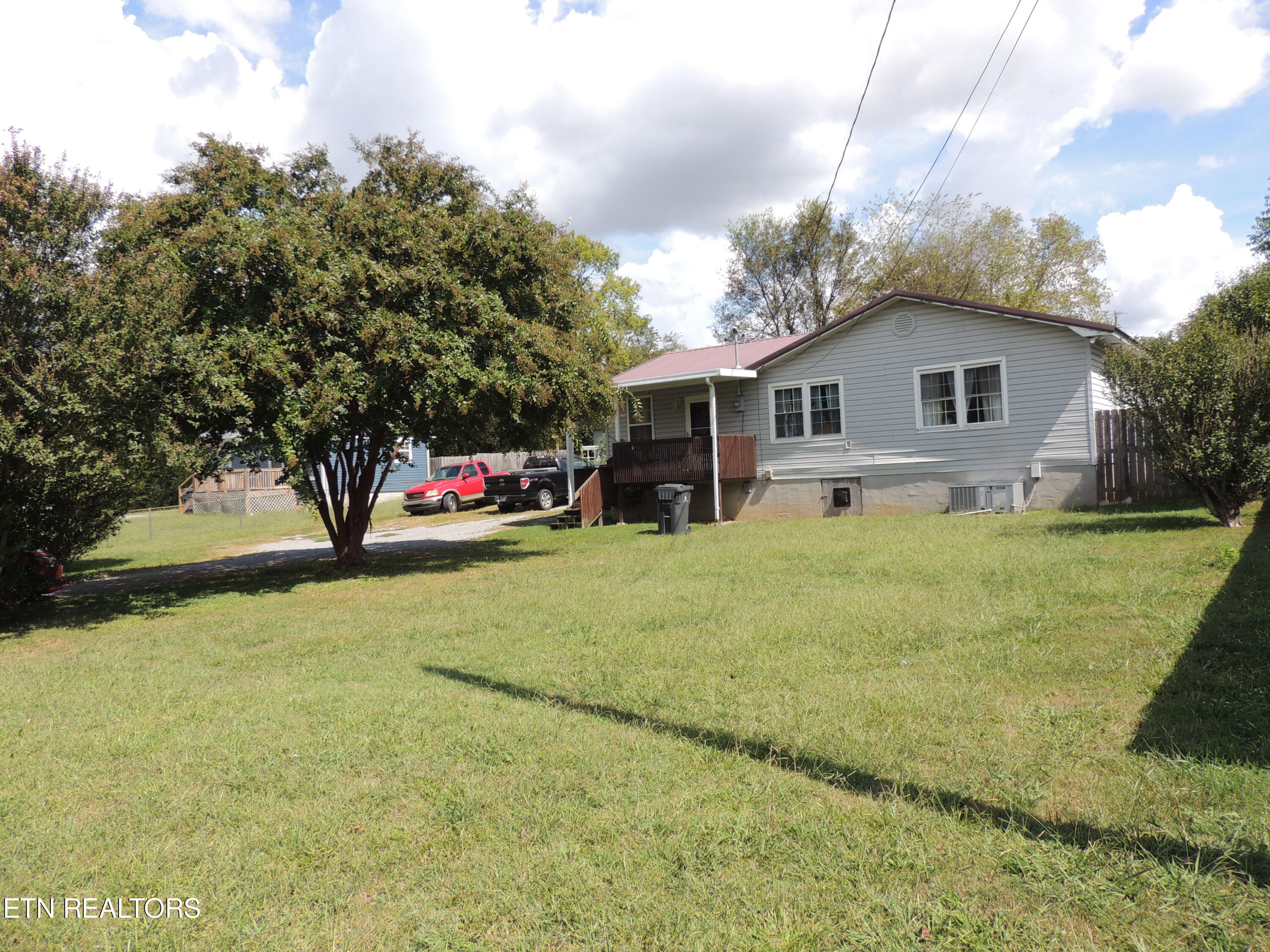 Bradshaw Garden Rd, Knoxville, TN 37912