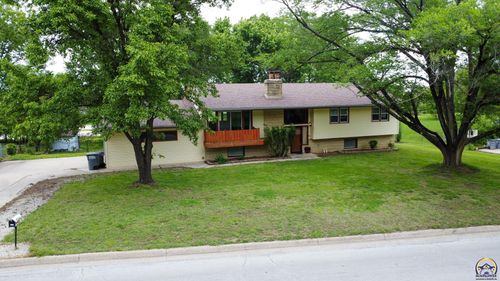 2152 Morningside Dr, Emporia, KS, 66801-5452 | Card Image