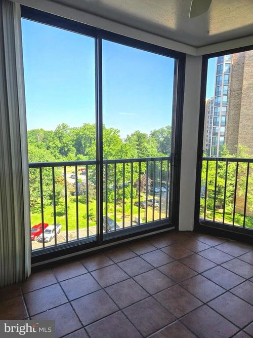 apt-705-5902 Mount Eagle Dr, ALEXANDRIA, VA, 22303-2517 | Card Image