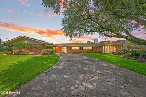 209 Robert Dr, Lafayette, LA, 70506-3243 | Card Image