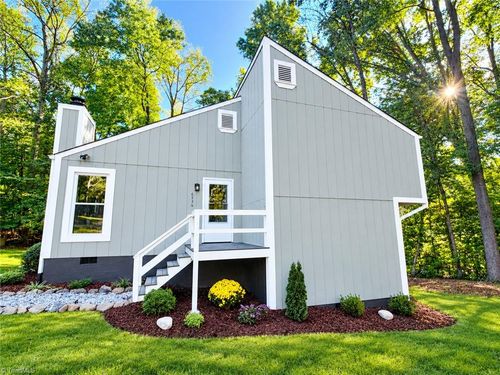 6536 Creek Run Rd, Walkertown, NC, 27051-9763 | Card Image