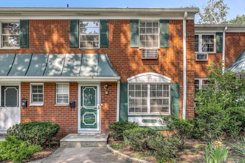 4 Salem Ct, Suffern, NY, 10901-7210 | Card Image