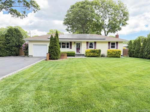 147 Hounslow Rd, Shirley, NY, 11967-3236 | Card Image