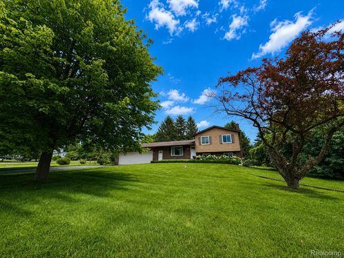 977 Mary Dr, Lapeer, MI, 48446-3422 | Card Image