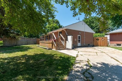 18 Tweedsmuir Ave, Sarnia, ON, N7S2R8 | Card Image