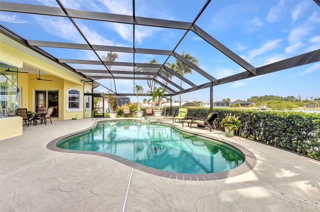15490 Seafoam Cir, House other with 3 bedrooms, 3 bathrooms and null parking in PORT CHARLOTTE FL | Image 57