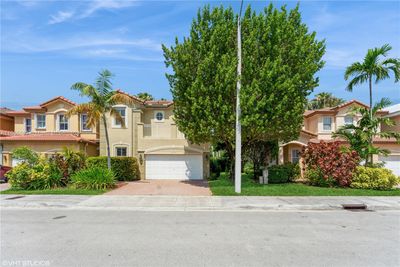 0 - 7476 Nw 113th Path, Townhouse with 5 bedrooms, 3 bathrooms and null parking in Doral FL | Image 1