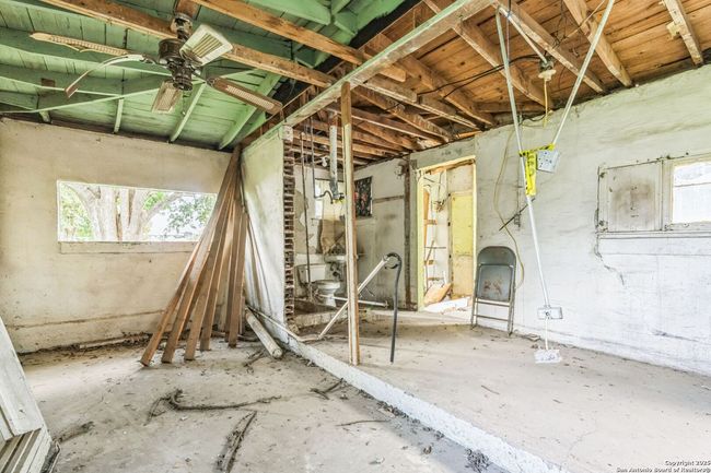 118 Gentry St, House other with 2 bedrooms, 1 bathrooms and null parking in San Antonio TX | Image 4