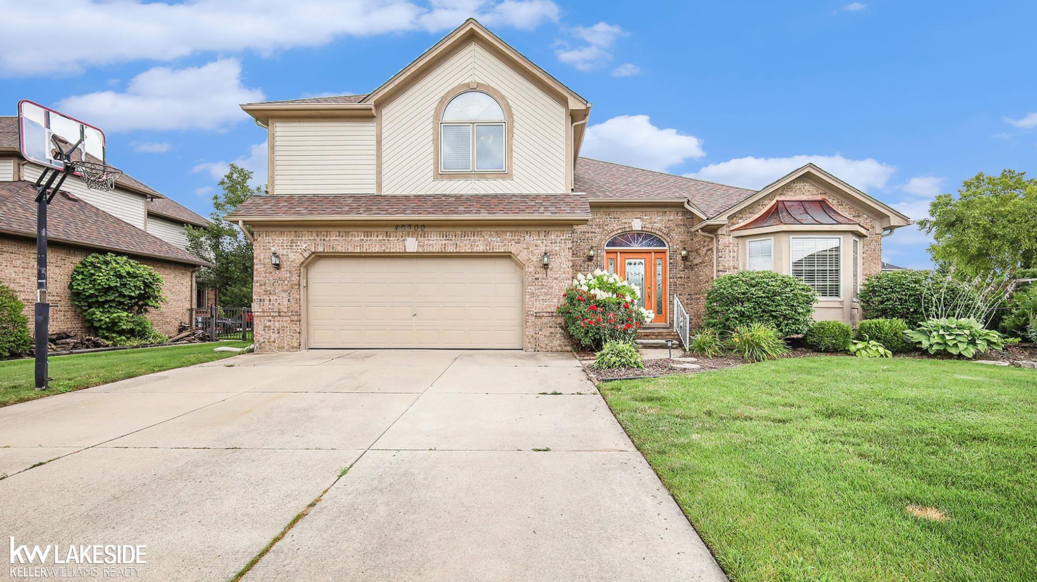 White Cap Dr, Macomb, MI 48044