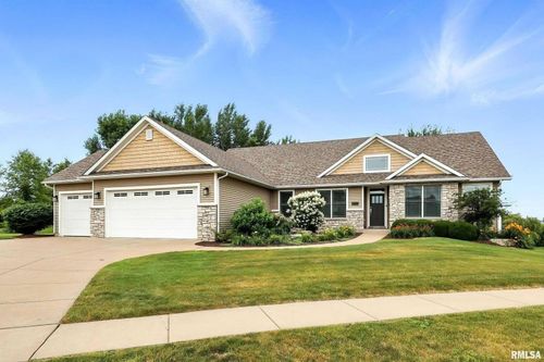 7 Redstone Ct, Le Claire, IA, 52753-8002 | Card Image