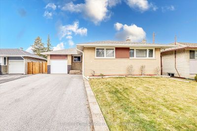 33 Woodgarden Cres, House other with 3 bedrooms, 2 bathrooms and 4 parking in Scarborough ON | Image 1