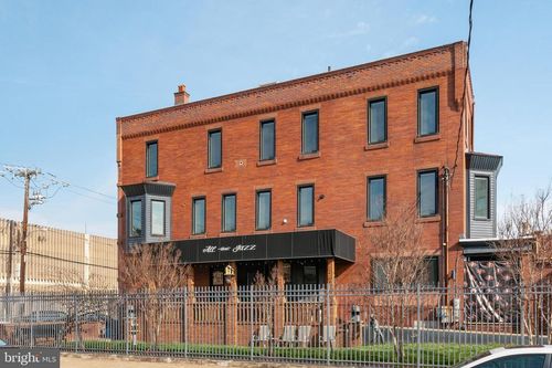 2337 S 13th St, Philadelphia, PA, 19148-3529 | Card Image