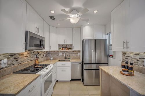 apt-301-700 Layne Blvd, Hallandale Beach, FL, 33009-6550 | Card Image