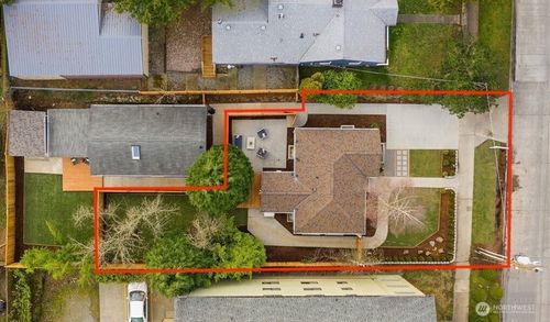 a-923 N 98th St, Seattle, WA, 98103-3211 | Card Image