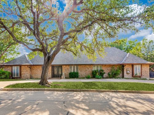 412 Oakmont Ln N, Fort Worth, TX, 76112-1029 | Card Image